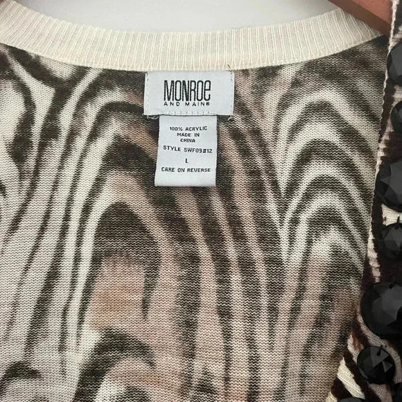 Monroe & Main button up sweater top - Picture 5 of 6